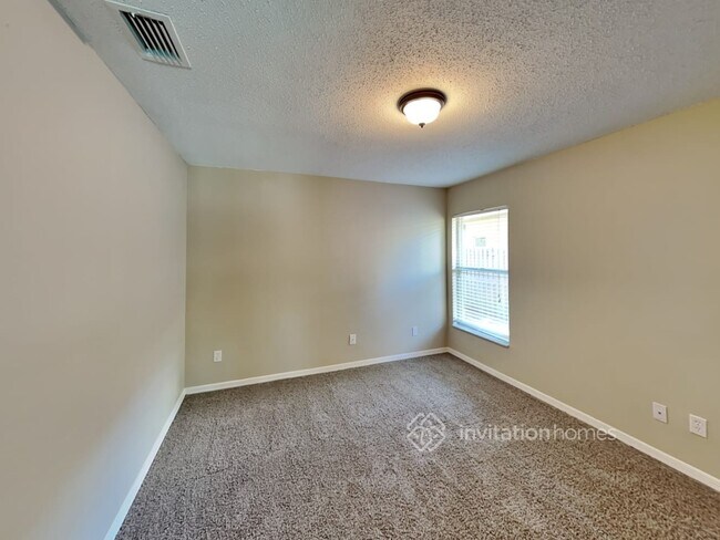 Building Photo - 5425 Windbrush Dr