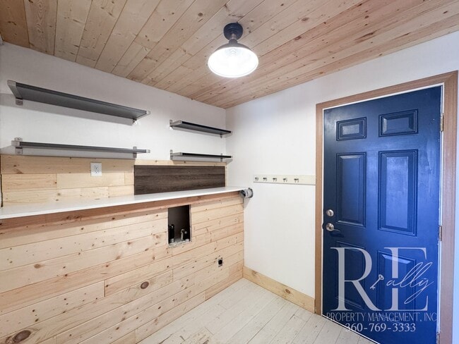 Building Photo - Chic Farmhouse Vibes in Charming Suquamish...