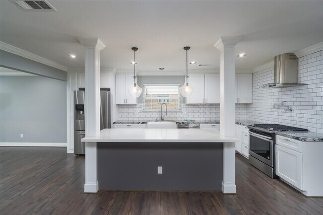 Building Photo - 8326 Hazen St