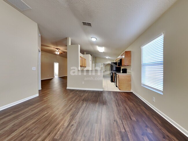 Building Photo - 12333 Anarania Dr