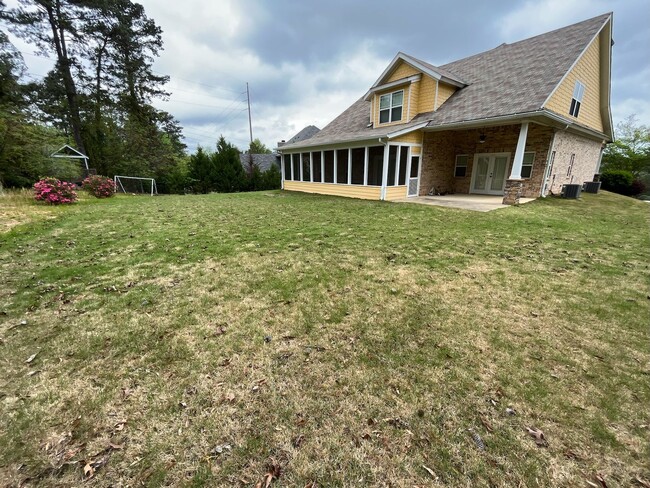 Building Photo - Riegel Pointe