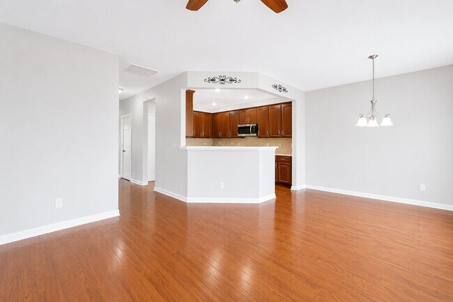 Building Photo - 9002 Meadow View Dr
