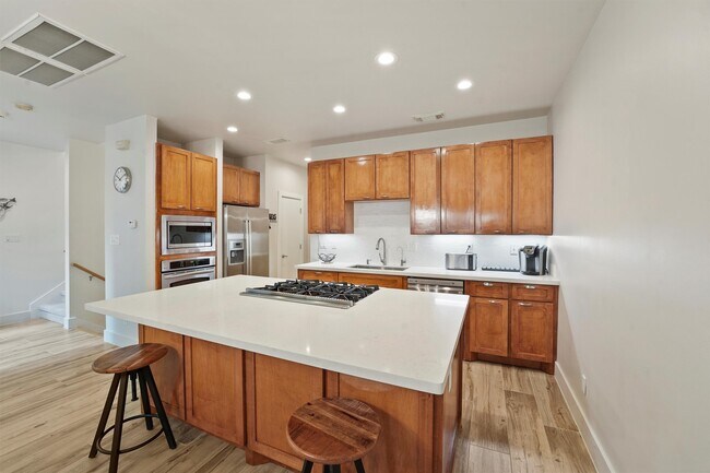 Building Photo - 1610 Hadley St