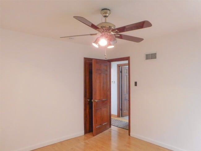 Building Photo - 2031 Ranchdale Dr
