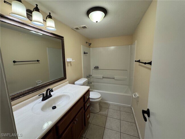 Building Photo - 4070 Looking Glass Ln