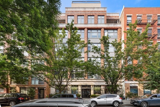 Building Photo - 227 E 111th St