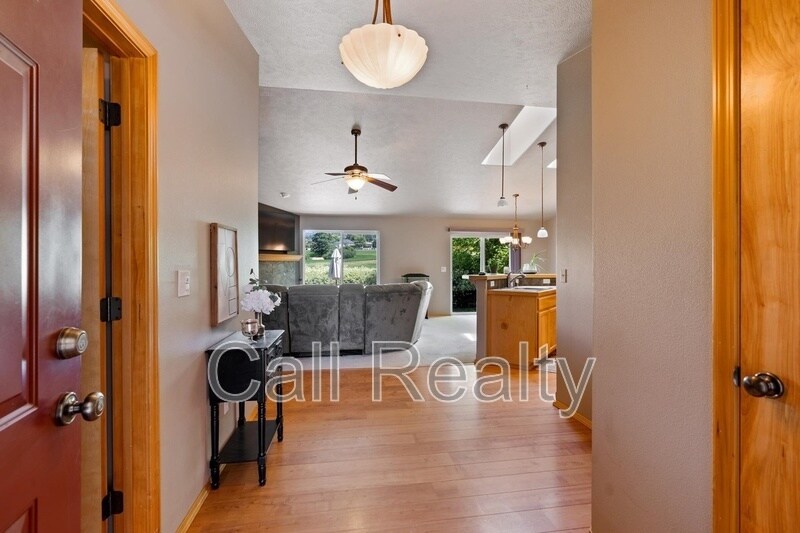 Building Photo - 5211 S Myrtle Ln