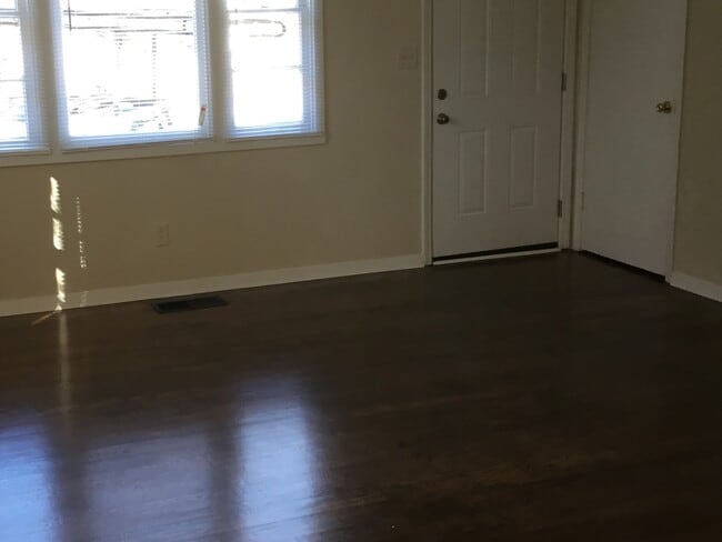 Building Photo - 829 Sandy Creek Dr NW