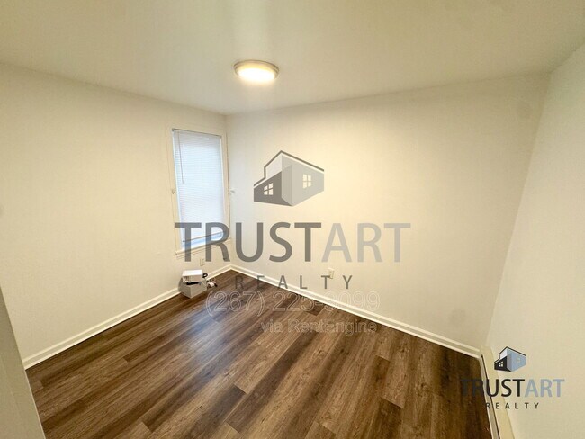 Building Photo - 2325 N 16th St