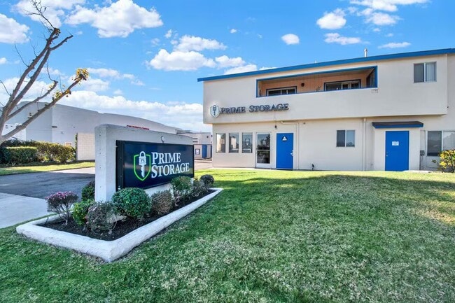 Building Photo - 560 S Pacific St