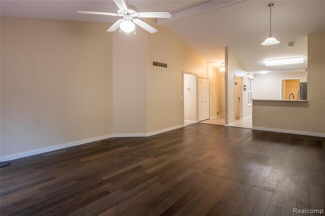 Building Photo - 41063 Millbrook Dr