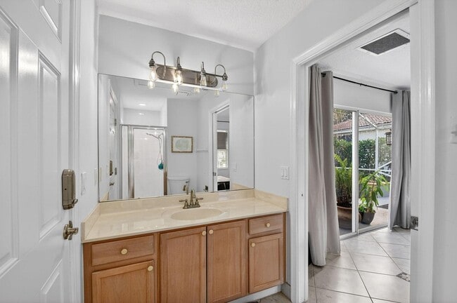 Building Photo - 2769 Pointe Cir