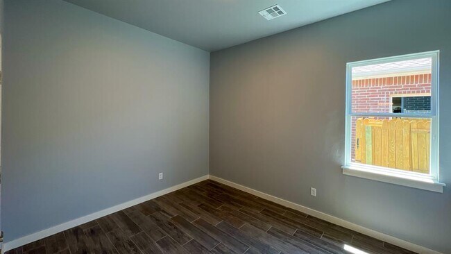 Building Photo - 605 Remington Ave
