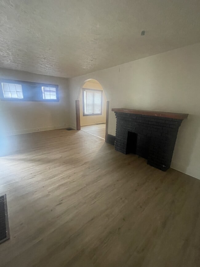 Building Photo - 155 E Judson Ave