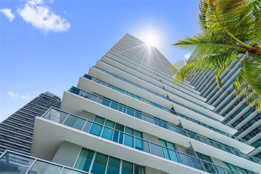 Building Photo - 1111 SW 1st Ave
