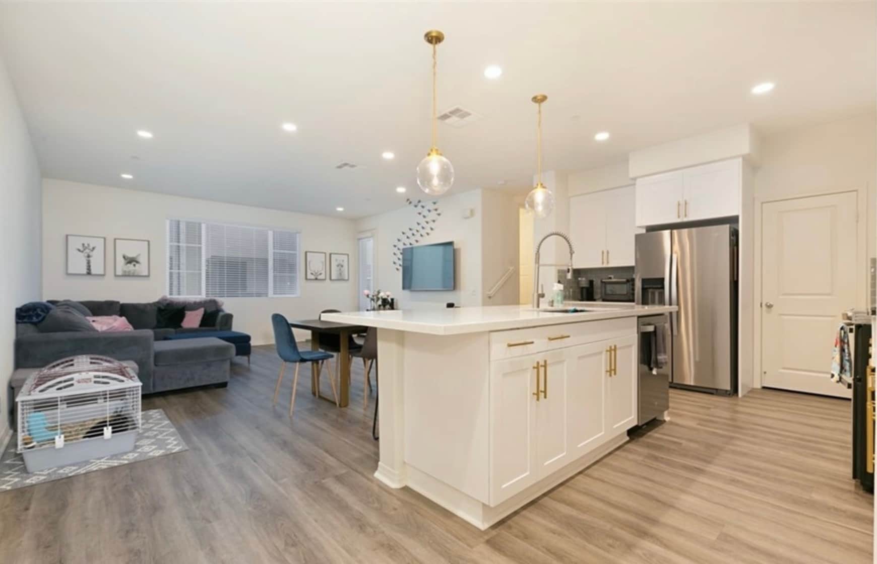 Building Photo - 931 E Drapery Ln