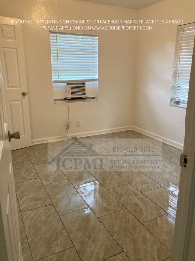 Building Photo - Affordable Downtown WPB 2/1 without the Downtown Price Steps Away From it ALL!! $995 Sec Dep spec...