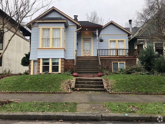 Building Photo - 30 NE Stanton St