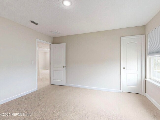 Building Photo - 210 Thistleton Wy