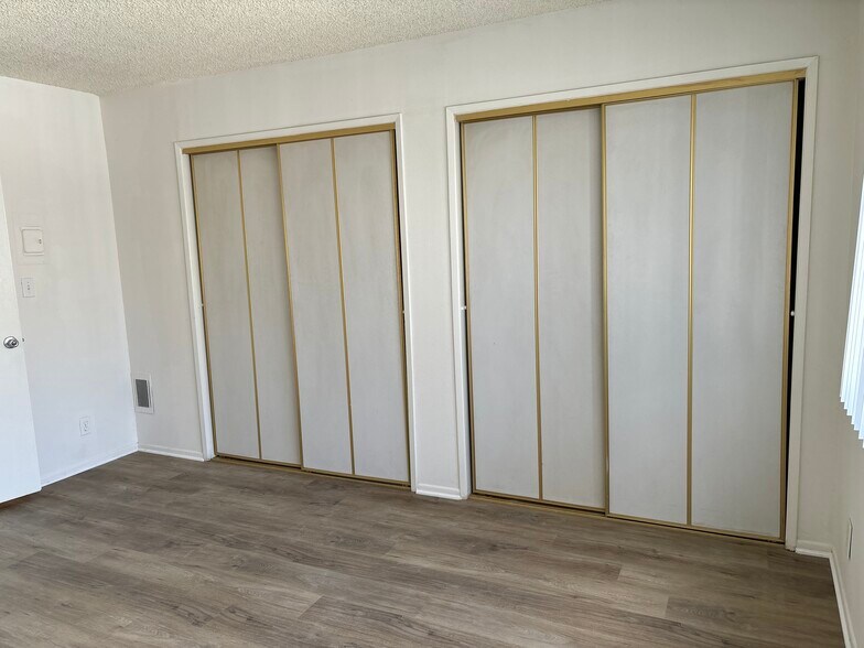 Building Photo - Eastborne III Apartments