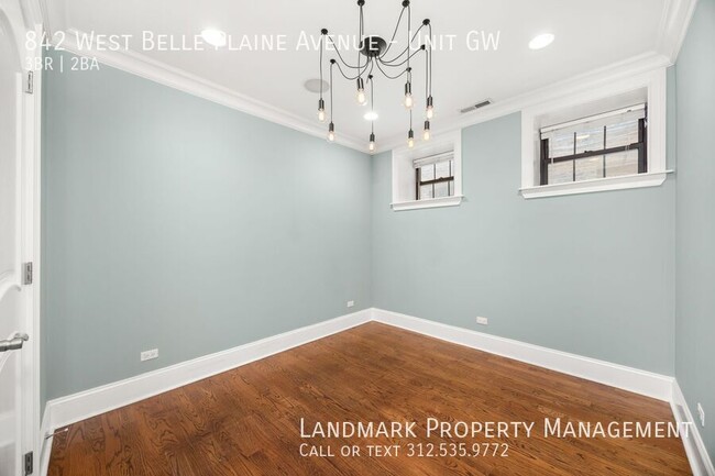 Building Photo - 842 W Belle Plaine Ave