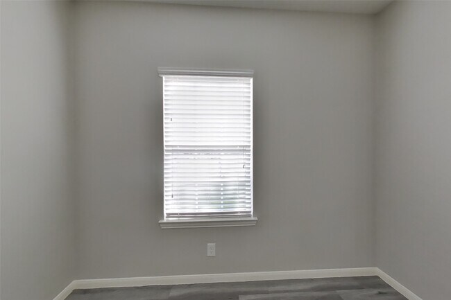 Building Photo - 6103 Coleus St