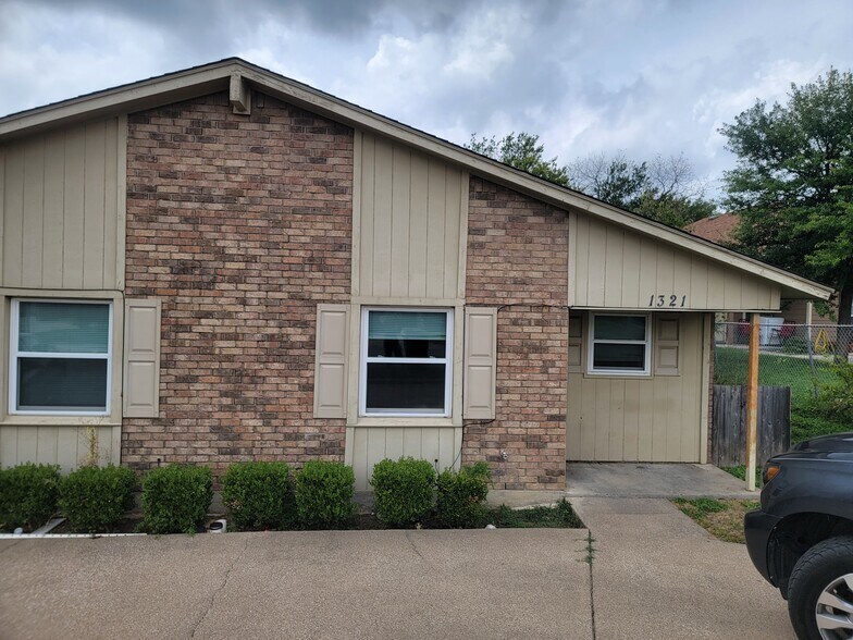 Building Photo - 1321 Quail Trl