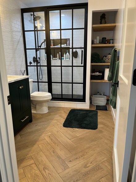 Main Bath - 17 N Loomis St
