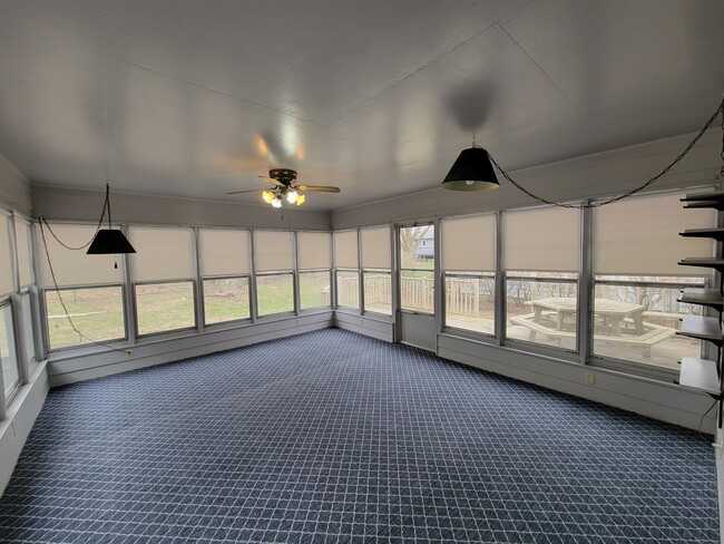 Building Photo - 2316 Royal Dr