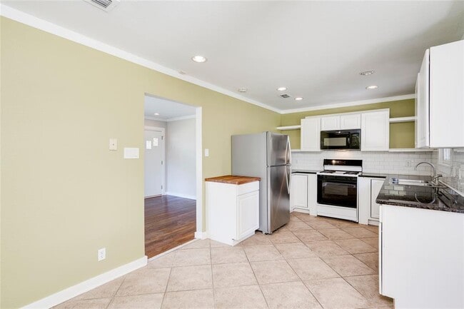 Building Photo - 8314 Polar Dr