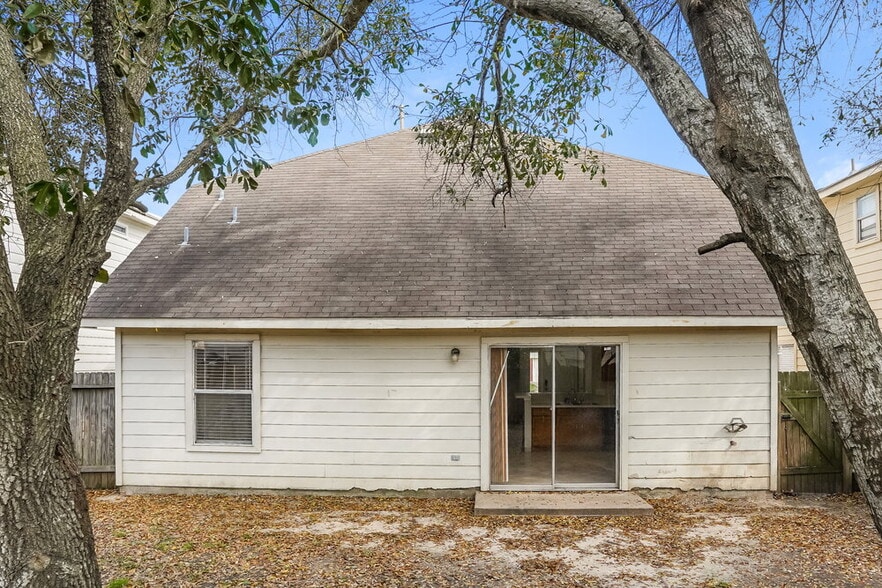 Building Photo - 7331 Parkland Manor Dr