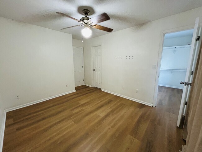 Building Photo - 5607 Gates Landing Rd