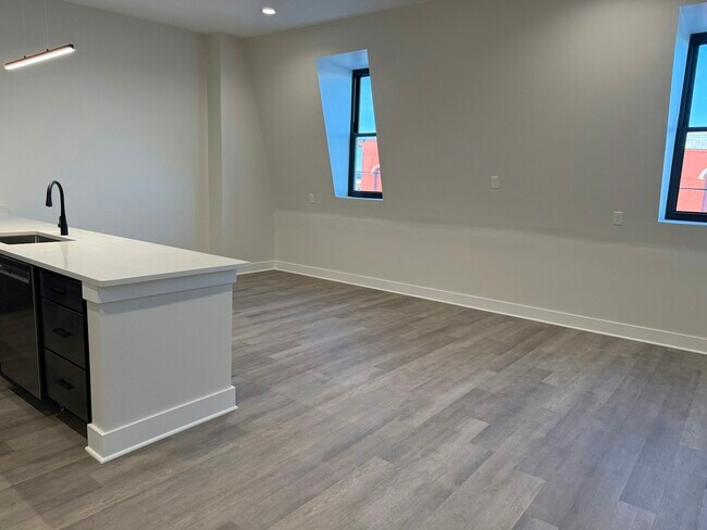 Building Photo - 106 E Erie St