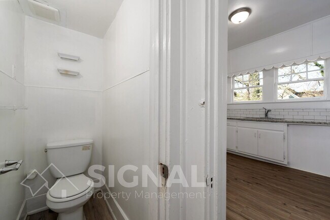 Building Photo - 1526 42nd St Ensley