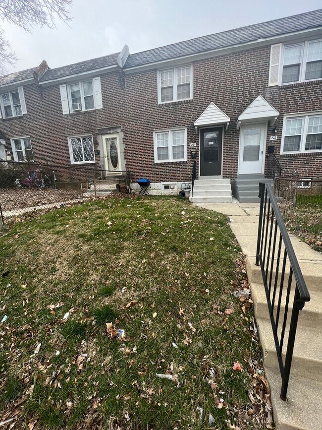 Building Photo - Classic 3 Bedroom with Washer/Dryer | Ches...
