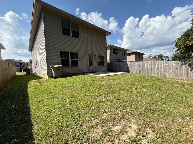 Building Photo - Pensacola - Weatherstone - 4 bedroom, 2.5 ...