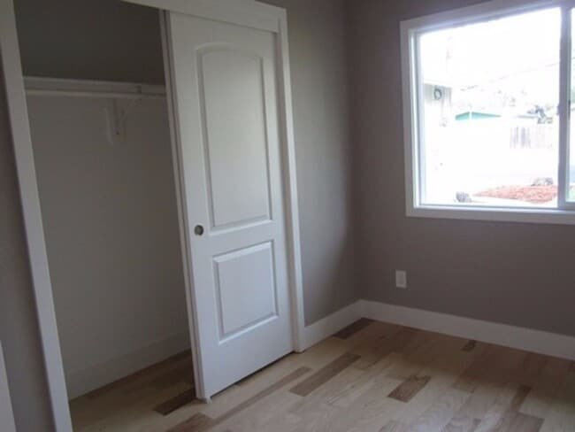 Building Photo - 4 bedroom 2 bath house in Holbrook Heights- Concord