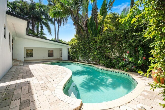 Building Photo - 7810 Beach View Dr