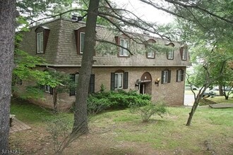 Building Photo - 8 N Mountain Ave