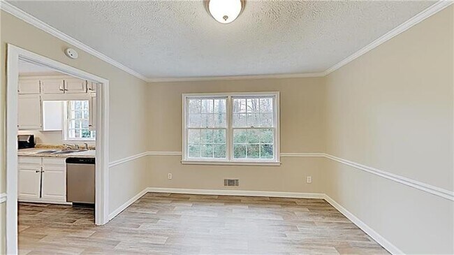 Building Photo - 4046 Central Dr