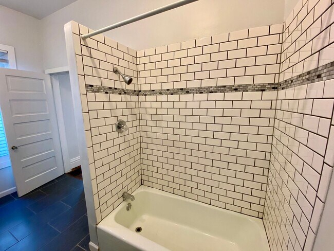 Building Photo - Awesome 4BD/3BA in prime Uptown! Remodeled w/ HGTV! Avail. May 1st!