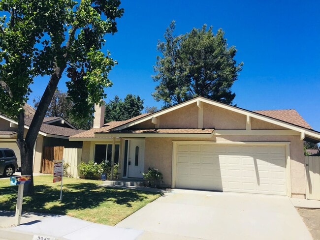 Building Photo - Newbury Park 4 bedroom