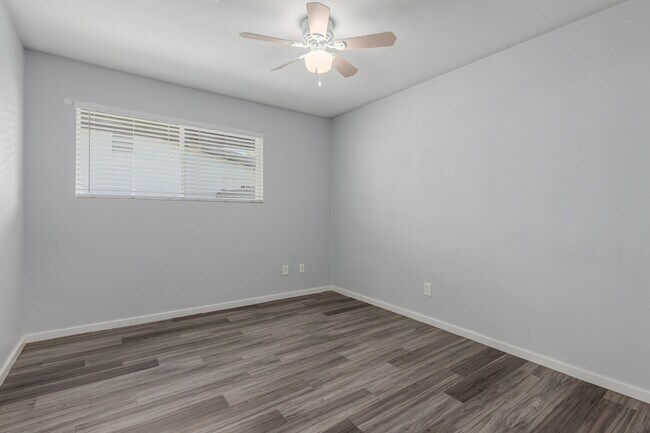 Building Photo - 2 bedroom 1 bathroom