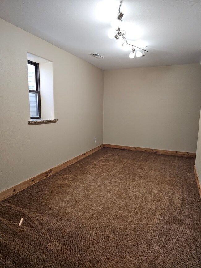 Building Photo - Incredible Hauser Lake Waterfront Home for...