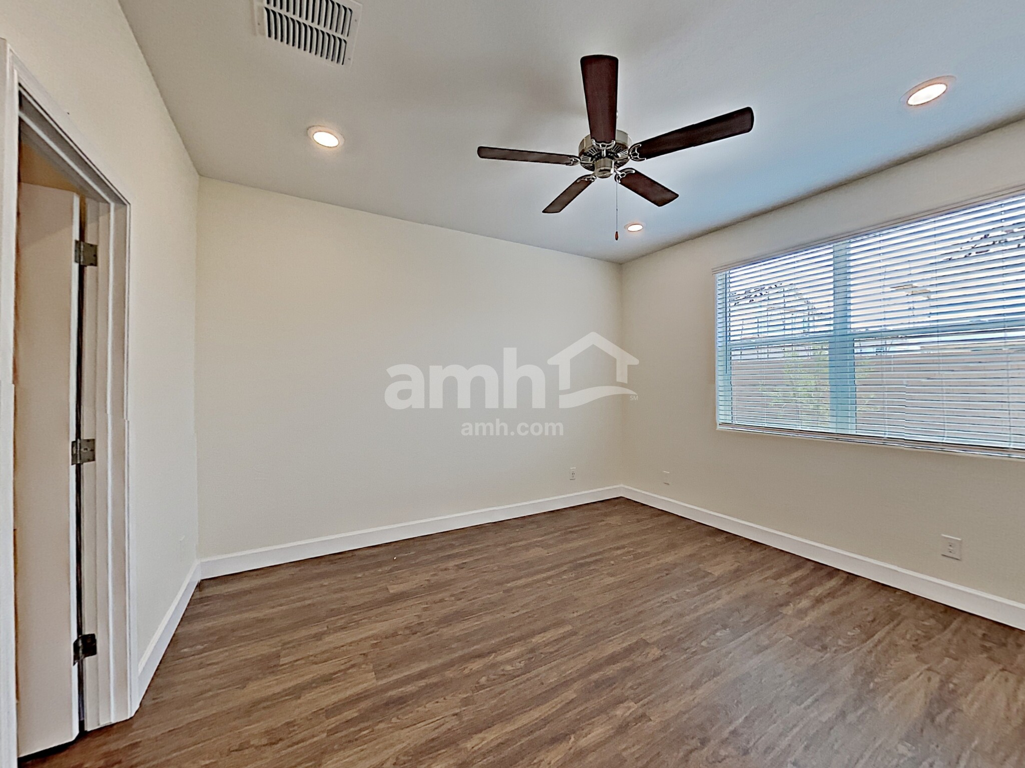 Building Photo - 5927 W Larkspur Dr