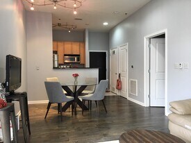 Building Photo - 309 Holland Ln