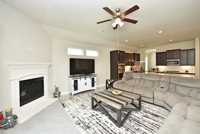 Building Photo - 5835 Euclid Loop