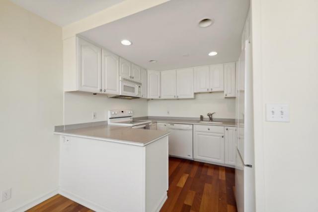 Building Photo - 1 bedroom in Seattle WA 98102