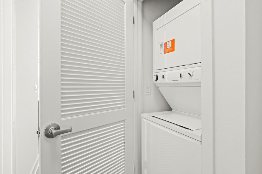 Building Photo - 203 N Garland Ct