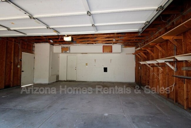 Building Photo - 3545 N Country Club Rd